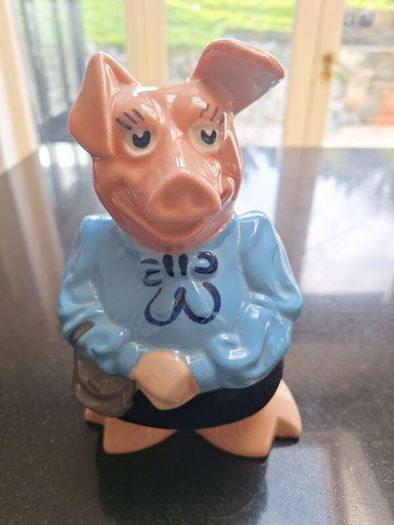 Nat West Pigs Set of 5