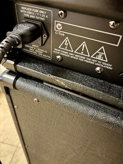 Hughes & Kettner Matrix 100 Half Stack, SC412A 4x12 Cab + Footswitch
