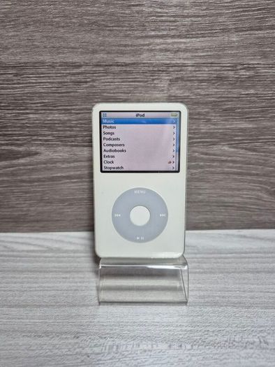 Apple iPod Classic 5th Generation White A1136 30GB With Songs