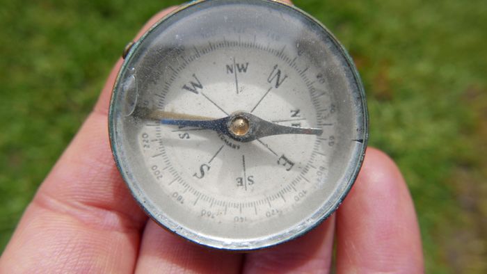 Vintage Dry Magnetic Portable Compass