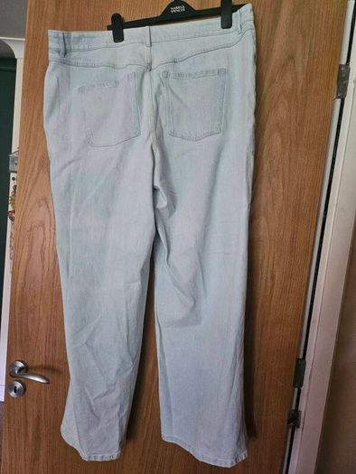 Jeans size 22