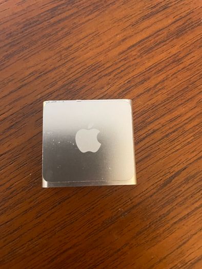 apple ipod shuffle 4th generation silver 2gb