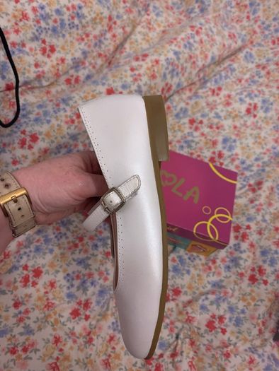 White girls Paola shoes size 2.5 UK