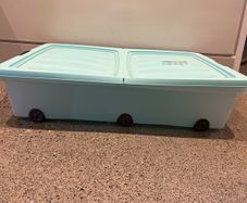 Storage box