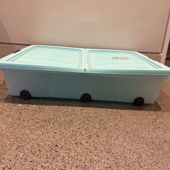 Storage box