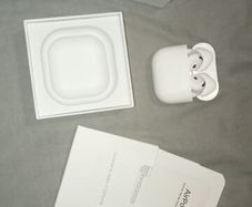 airpod 4 pro noise cancelling