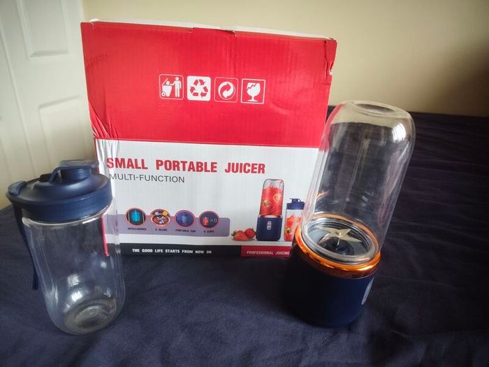 Brand New Portable Juicer / Smoothie Blender - USB Rechargeable (6 Blades)