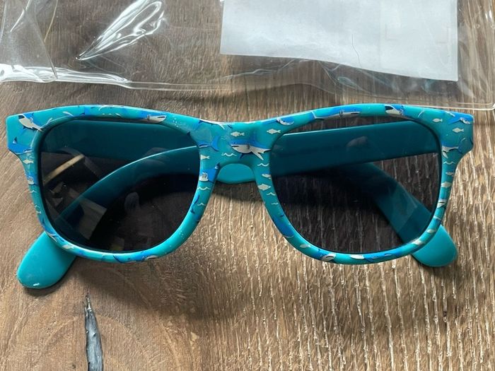 kids sunglasses Cath Kids fish pattern BNIB