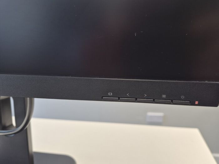AOC 24E1Q 23.8 inch FHD monitor 2025 FREE 8K DisplayPort Chromeline cable