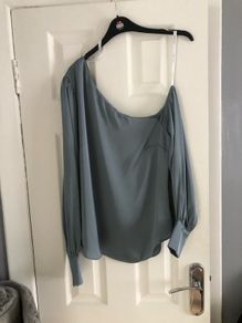 Ladies stunning top size 10