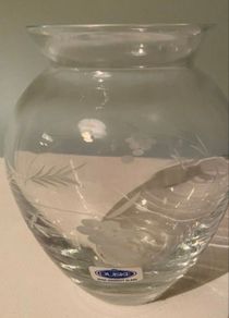 Duiske Irish etched glass vase with original sticker