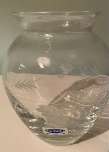 Duiske Irish etched glass vase with original sticker