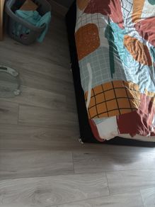 bed- black leather