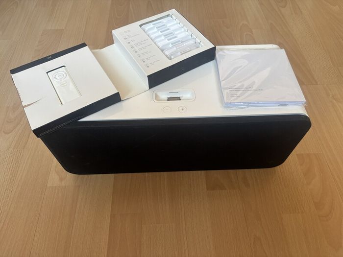 Apple Hi-Fi Speaker with Remote and Accessories