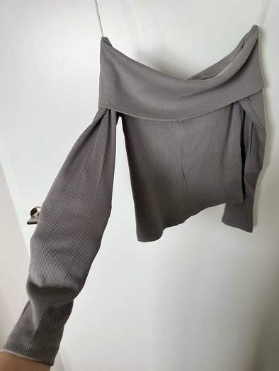 Off shoulder long sleeve top