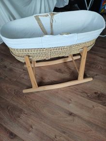 moses basket with stand