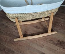 moses basket with stand