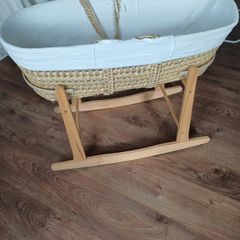 moses basket with stand