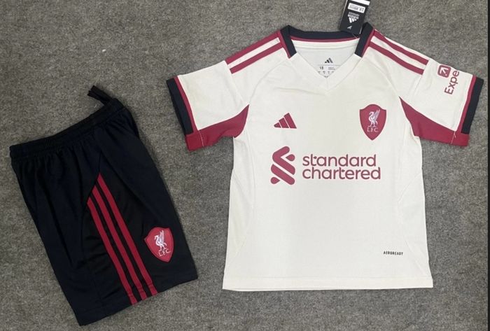 Liverpool away kid sizes  season 25/26