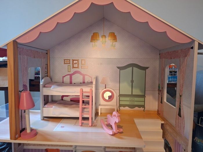Large doll's house