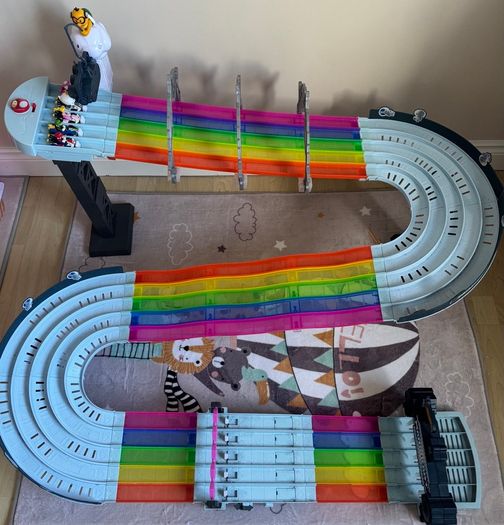 Hot Wheels Mario Kart Rainbow Road Raceway Set