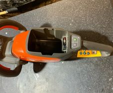 Husqvarna 115iH45 Hedge utter bat, & Charger