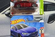 Hot wheels Tesla Model S Plaid two different cars