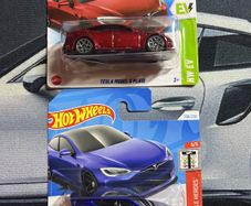 Hot wheels Tesla Model S Plaid two different cars