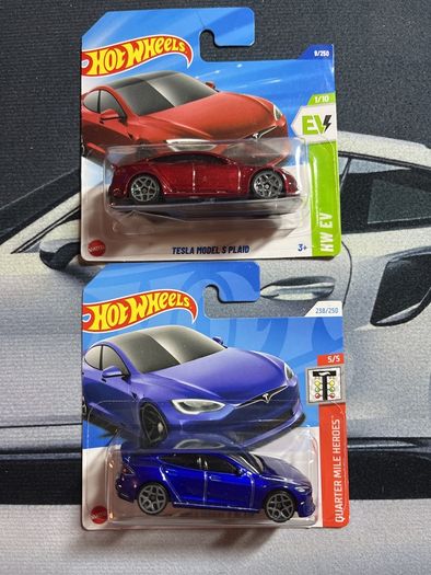 Hot wheels Tesla Model S Plaid two different cars