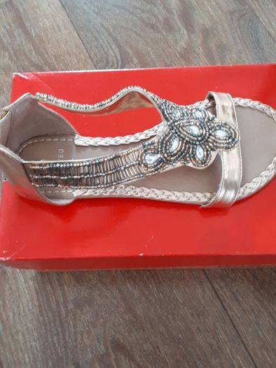 Girls sandals