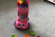 Leapfrog toy vacuum