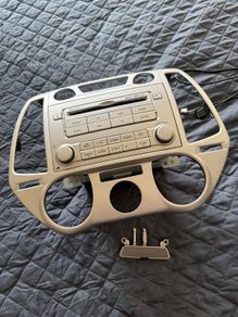 Hyundai i20 Original Radio + Dashboard Trim (Console Panel)