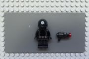 lego Star Wars sw0520 Imperial Gunner minifigure- Helmet with Silver Imperial Logo, Light Nougat Head, Open Mouth