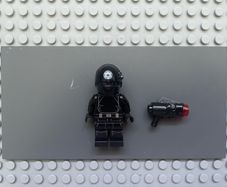 lego Star Wars sw0520 Imperial Gunner minifigure- Helmet with Silver Imperial Logo, Light Nougat Head, Open Mouth
