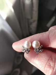 Pearls and diamonds earrings