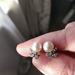 Pearls and diamonds earrings