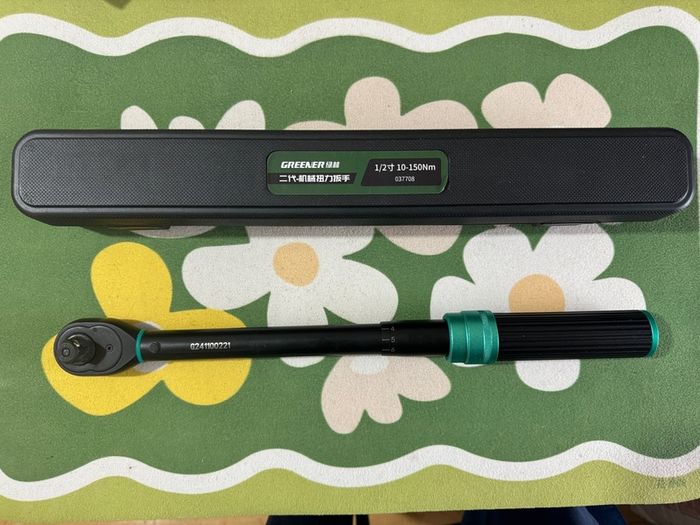 GREENER 1/2" Drive Mechanical Torque Wrench (10-150Nm) with Case