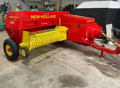New Holland 370