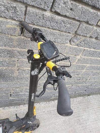 Electric scooter