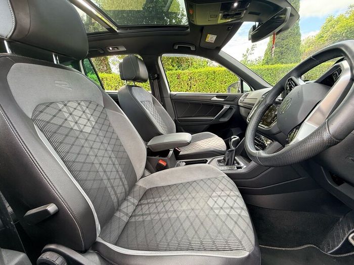 2022 VW Tiguan R-Line 2.0 TDI 150 BHP | Pan Roof