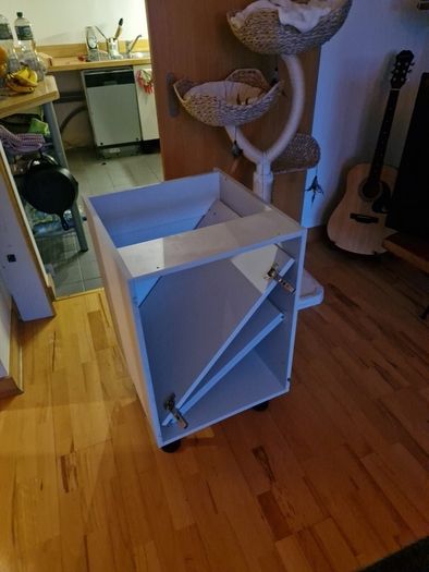 Kitchen cabinet and countertop