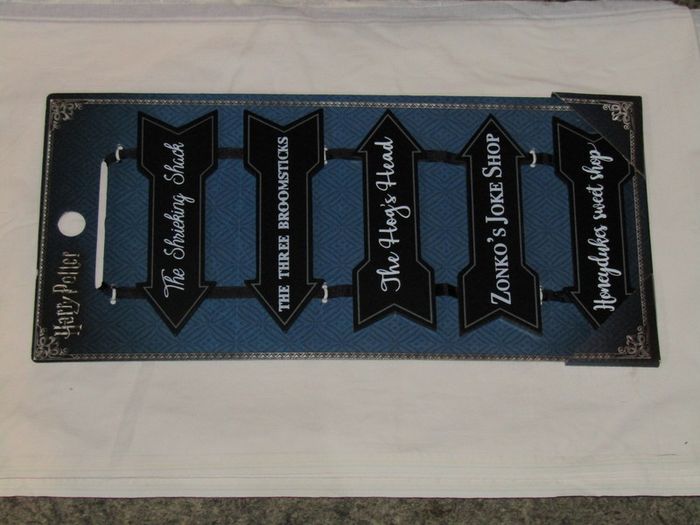 Harry Potter Large Road Sign Arrows Hanging Plaque Primark Harry Potter Wall Sign Novelty Collectible From Penneys Primark Home   Brand new in original packaging This is official merchandise