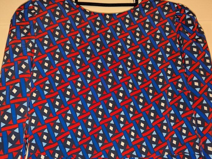 Beautiful multi colored dress with belt to adjust size