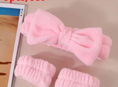 Set of 3: headband and wristbands for face wash