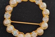 Pearl brooch