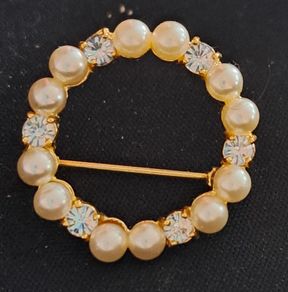 Pearl brooch