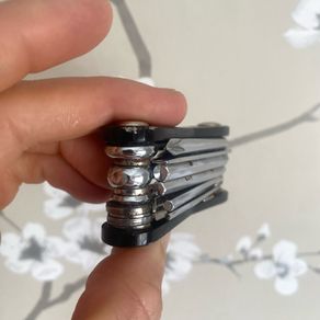 swiss army-like multi screwdriver tool