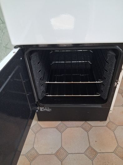 Free standing oven