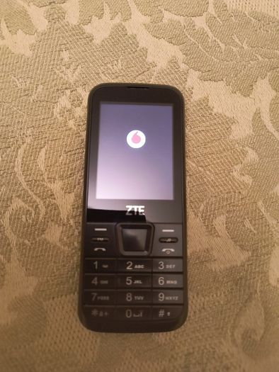 ZTE F320 Mobile Phone
