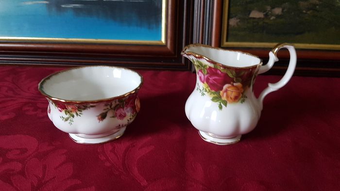 17 Piece Royal Albert Old Country Roses Bone China Gold Gilt Coffee Set With Two Tier Cake Stand For 6 Person Setting Made In England